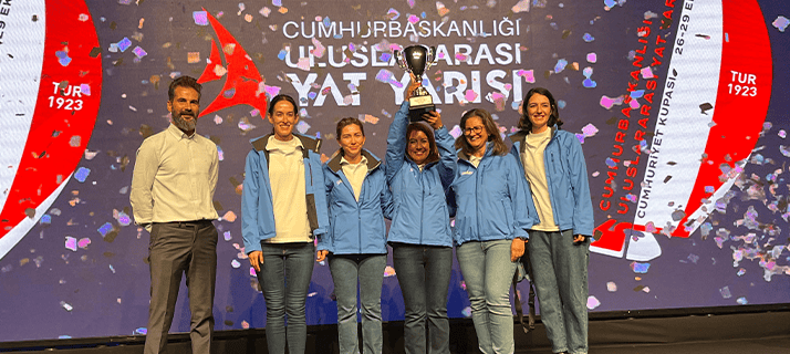 Brisa Yelken Takimi, İstanbul Boğazi’nda İkincilik Kupasini Kucakladi